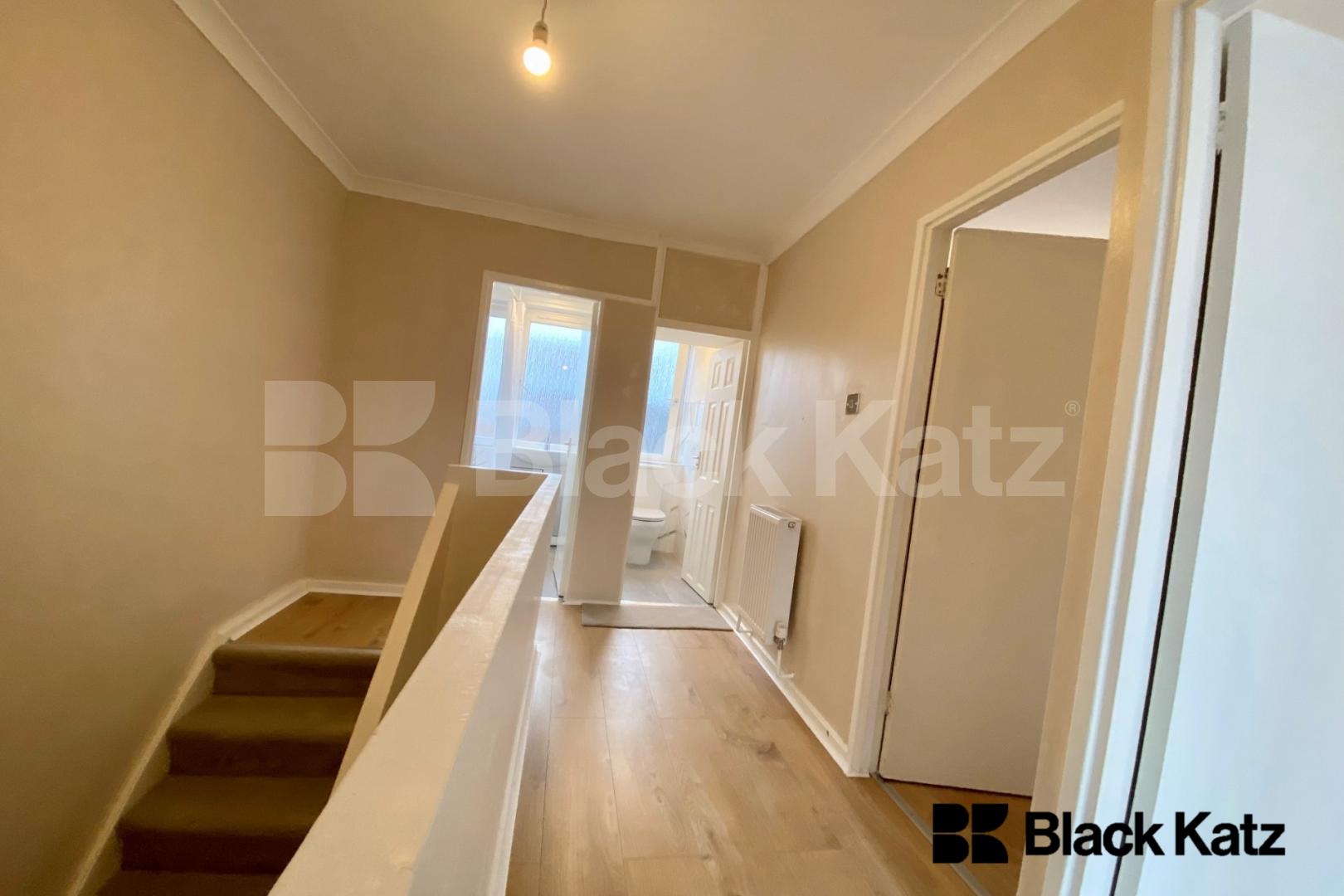 Three Bedroomed Apartment in the Heart of London Bridge Mulvaney Way, London Bridge 